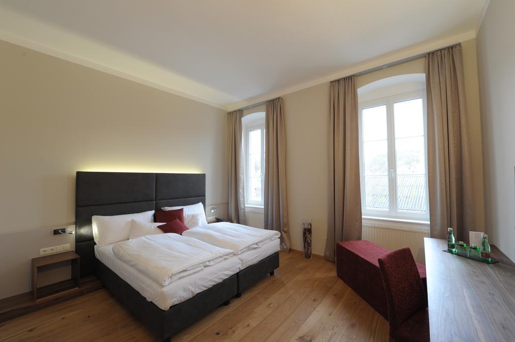 Eee Hotel Perg Room photo